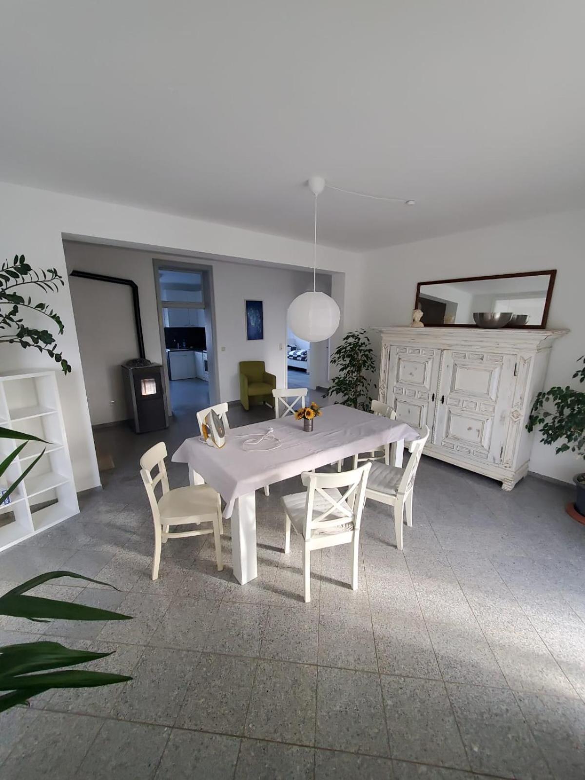 Grosse 3 Zi Wohnung Auf Der Pferde Farm Лар Экстерьер фото