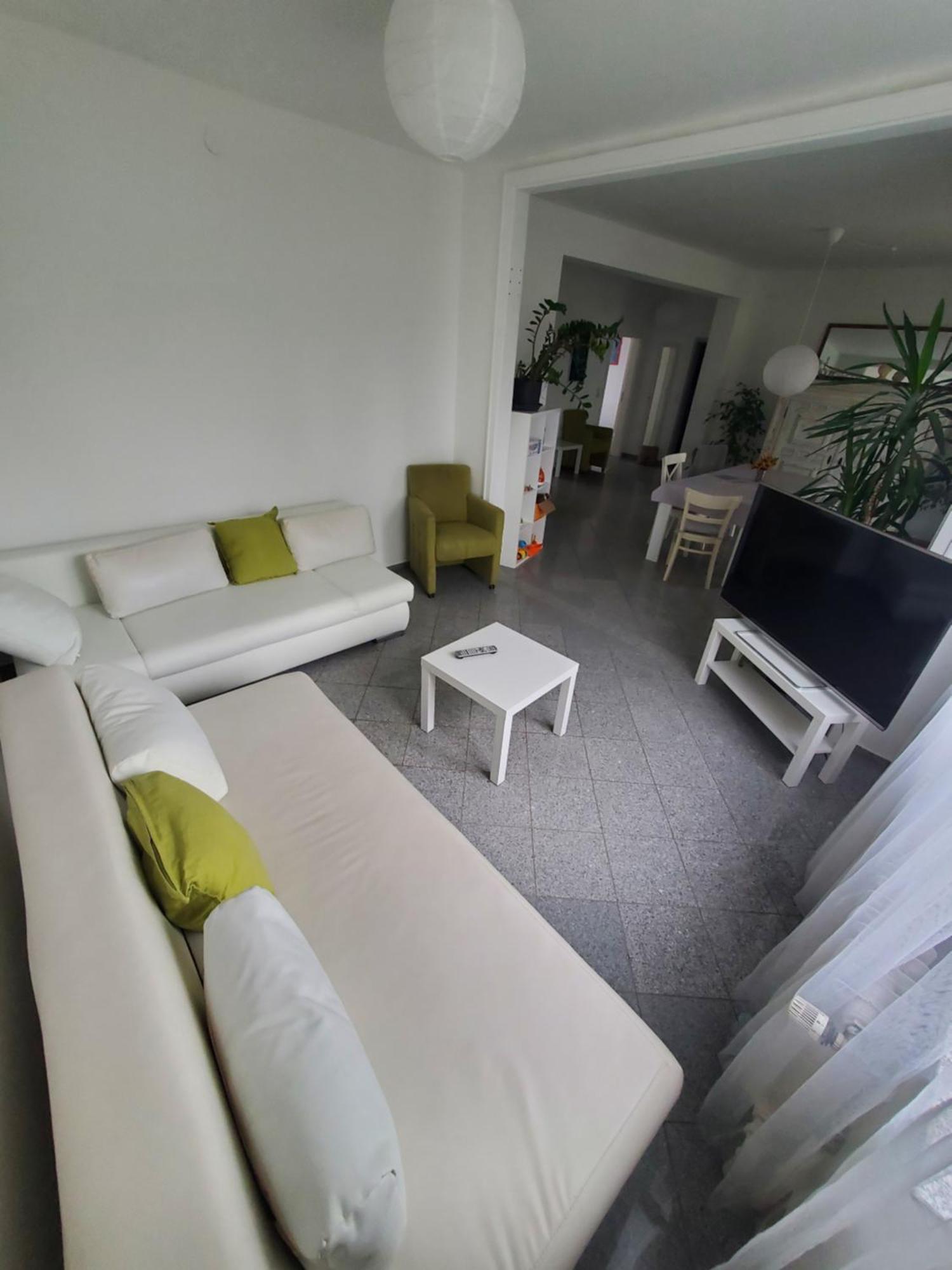 Grosse 3 Zi Wohnung Auf Der Pferde Farm Лар Экстерьер фото